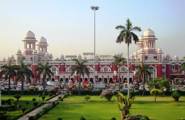 a-to-z-challenge-2017-travel-epiphanies-natasha-musing-X-xenial-city-of-nawabs-station