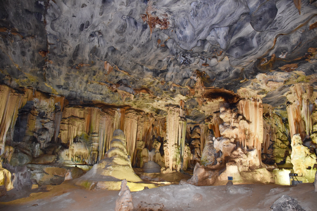 wanderlust-wednesday-blogiversary-natasha-musing-exploring-the-magical-cango-caves-caves