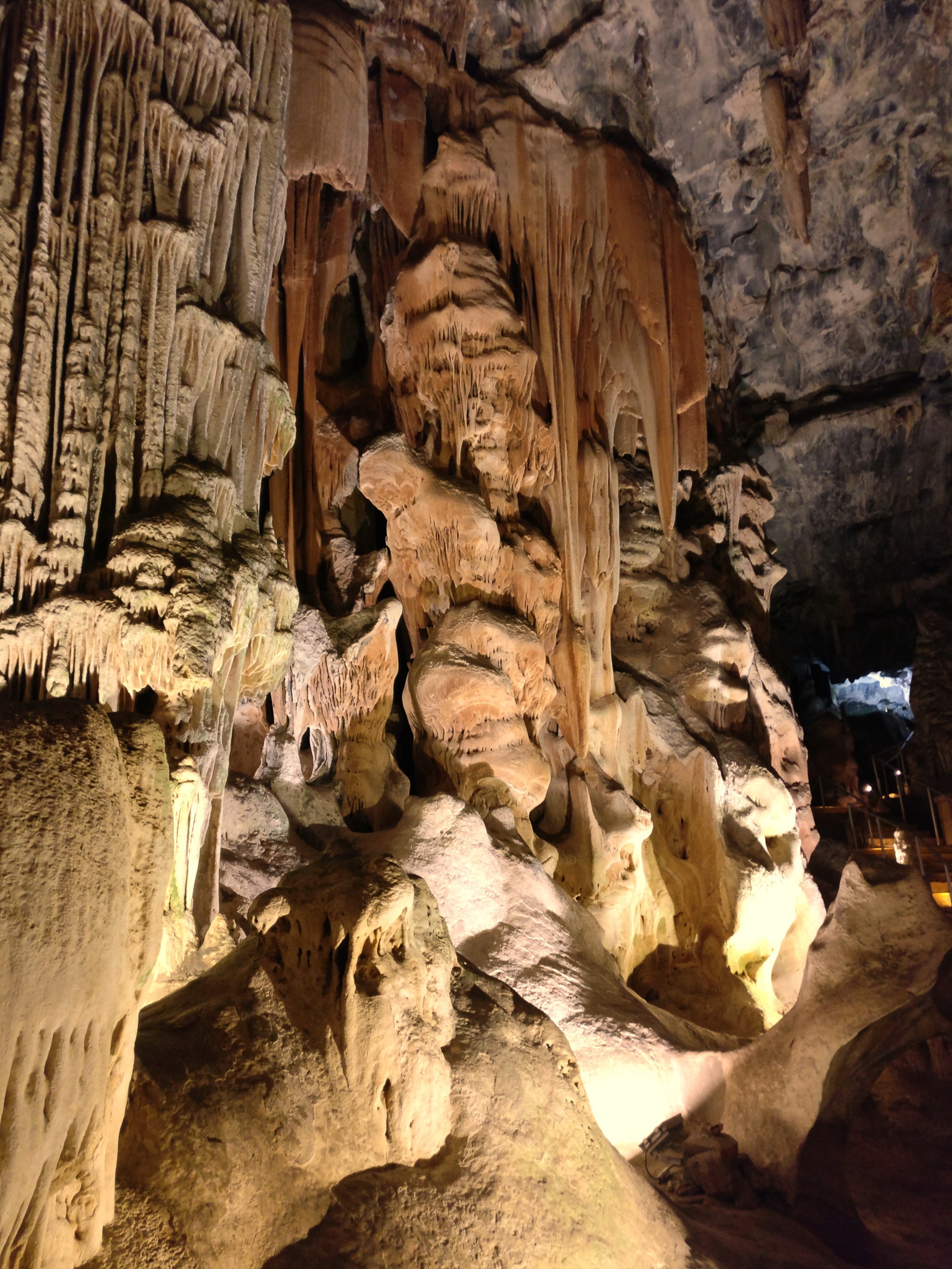 wanderlust-wednesday-blogiversary-natasha-musing-exploring-the-magical-cango-caves-caves