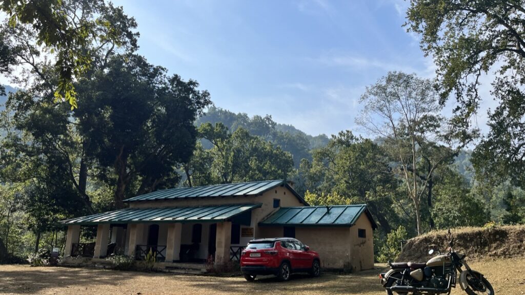 Red Car-Trees-Forest Rest House-Mundiapaani